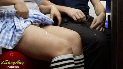 गृहकार्य-xsanyAny मा सहपाठीलाई हिर्काउँदै जवान स्कूली केटी